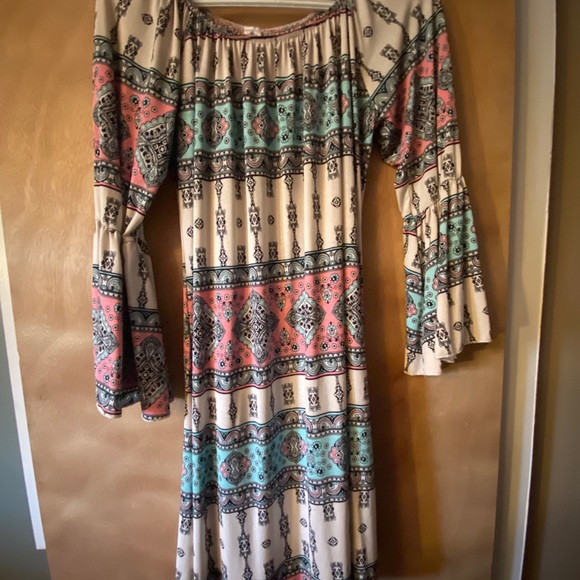 Dresses - Picture 2 of 13